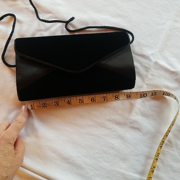 La Regale Black Velvet/Satin Clutch - Picture 5 of 9